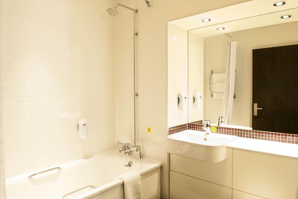 Premier Inn London Greenford Pokoj fotografie